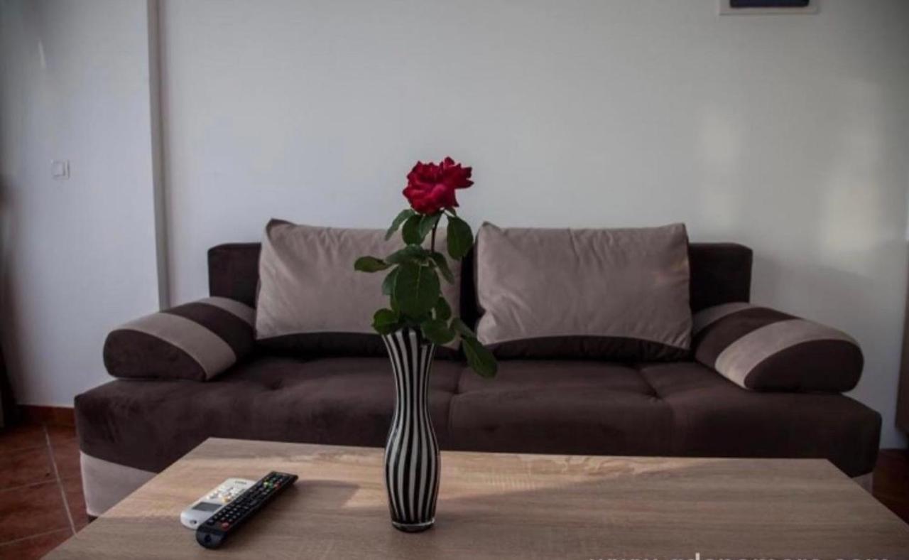 Delux Apartmani Dobra Voda Dış mekan fotoğraf